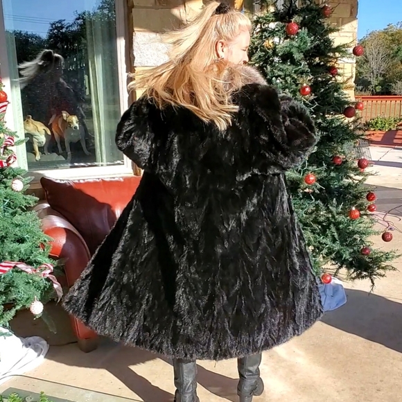 Stunning Black Mink Long Coat with Fox Fur Trim - Picture 12 of 17